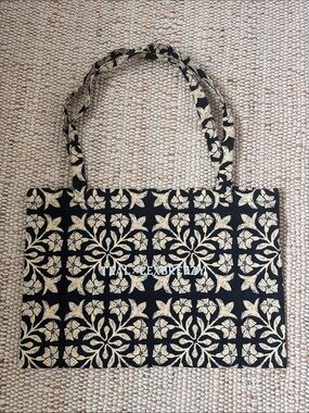 ACTIVE BY TEAL x LEX BREEZY Canvas Tote in Black Puakenikeni Quilt